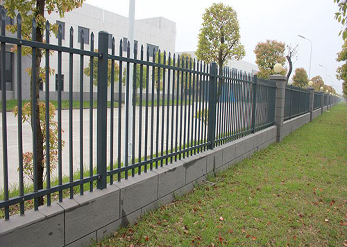 崇义工厂厂区锌钢围墙护栏工程案例